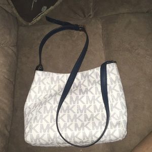 •Michael Kors Crossbody•